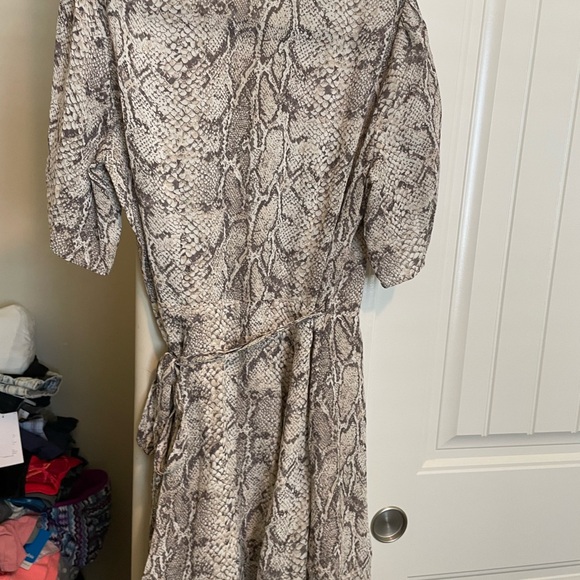 Timeless Reformation Chic Wrap Mini Dress in Python print. So Sexy n Flattering - Picture 2 of 6